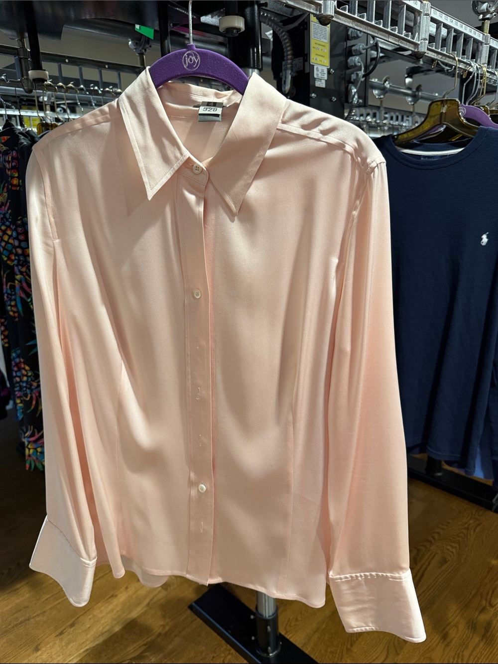 Women’s Classic Long-Sleeve Shirt in Light Pink